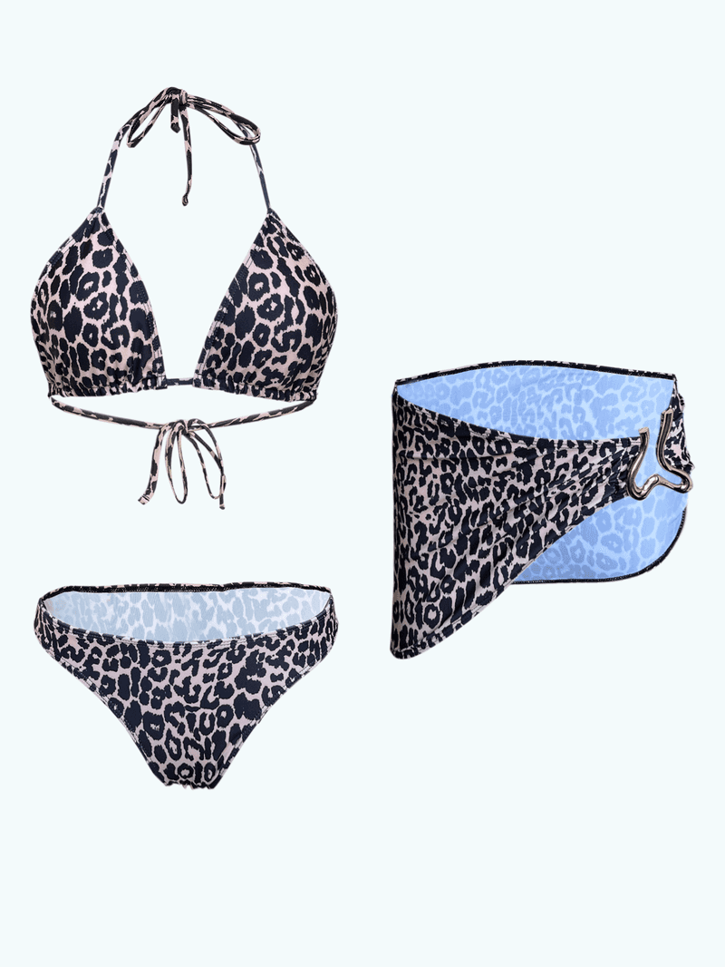 Traje de baño de tres piezas con estampado de leopardo