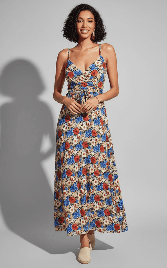 Vestido maxi blanco bordado floral con cuello en V para bodas en la playa y ropa formal de resort